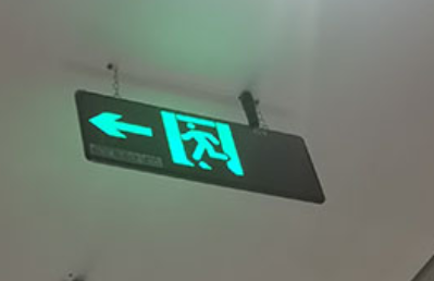 為何現(xiàn)代建筑離不開應(yīng)急照明疏散指示系統(tǒng)的支持？