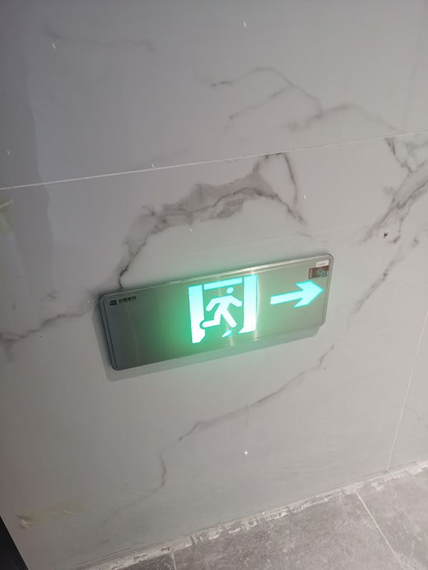 應(yīng)急疏散系統(tǒng)在復(fù)雜建筑結(jié)構(gòu)中的適用性如何？