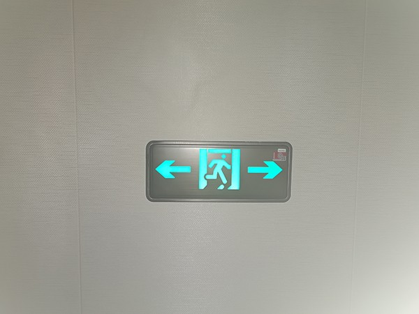 在大型商場(chǎng)中，集中控制智能疏散的優(yōu)勢(shì)何在？
